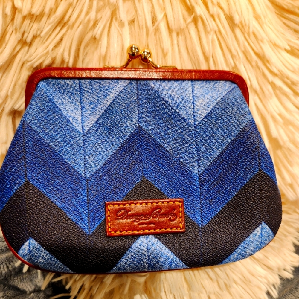 Dooney & Burke lg coin purse (matching wallet cross body sold separately)